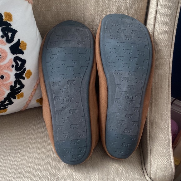Old Navy NWT Faux Suede Sherpa Lined Slippers size XL (12-13) - Picture 3 of 5